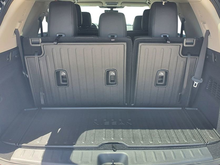 New 2025 Nissan Pathfinder SL w/ Black Appearance Package image 11