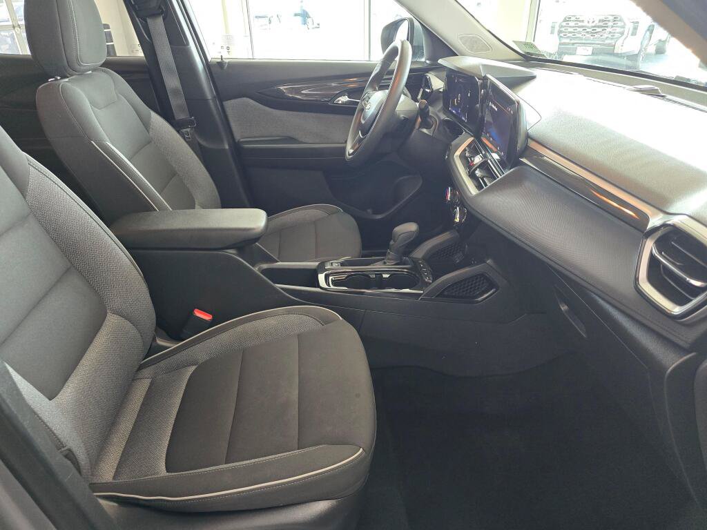 Used 2025 Chevrolet TrailBlazer LT AWD/4WD image 42