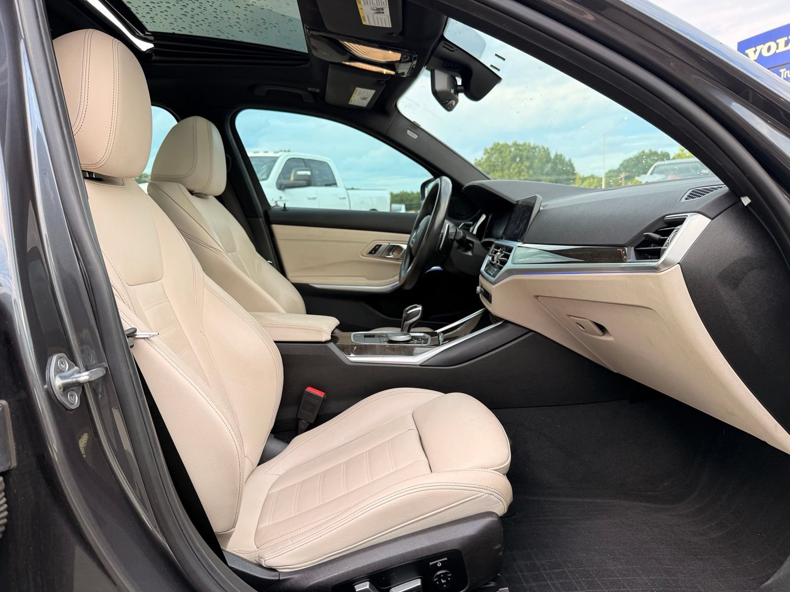 Used 2020 BMW 330i Sedan w/ M Sport Package RWD image 28