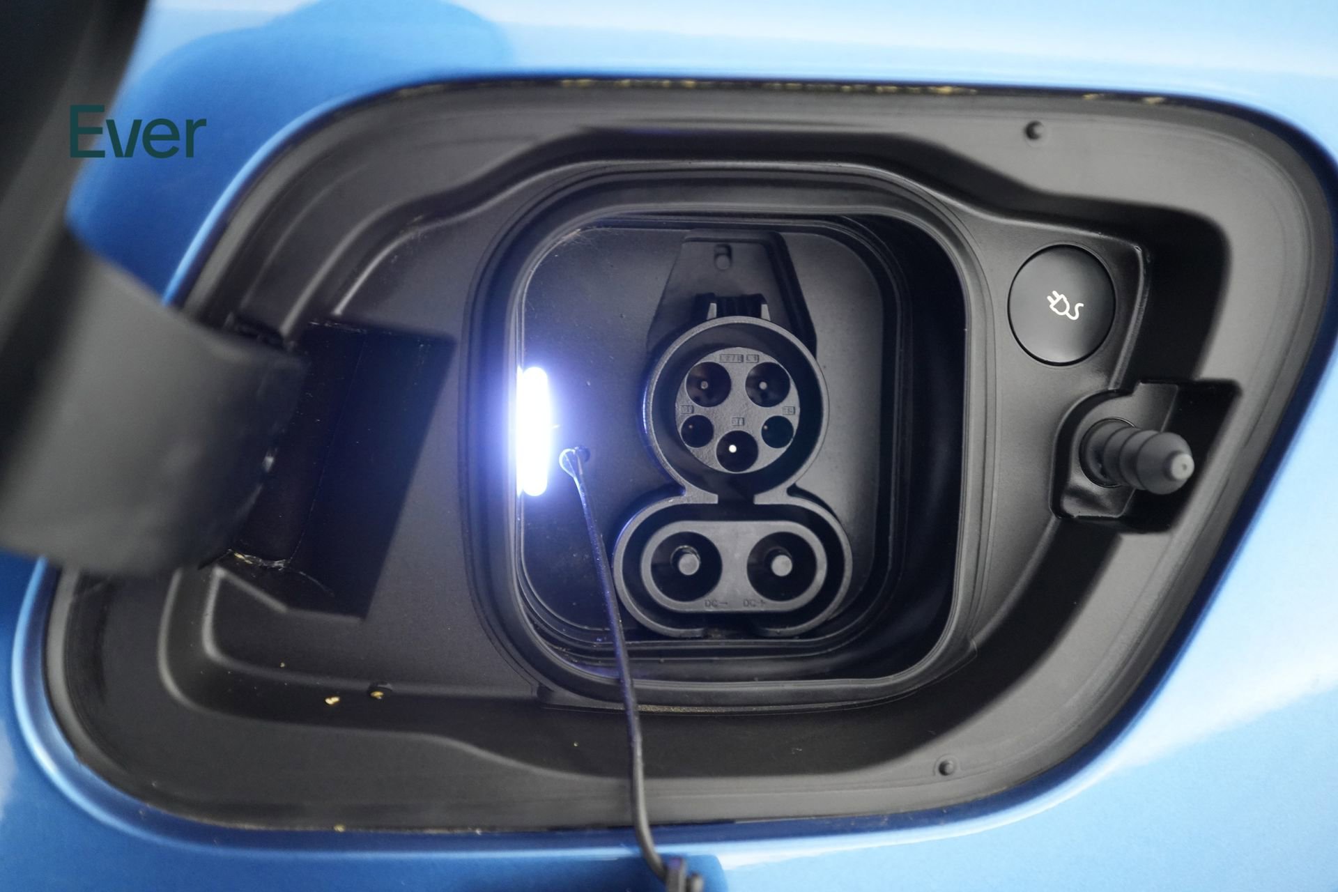 Used 2021 Volvo XC40 P8 Recharge w/ Advanced Package image 10