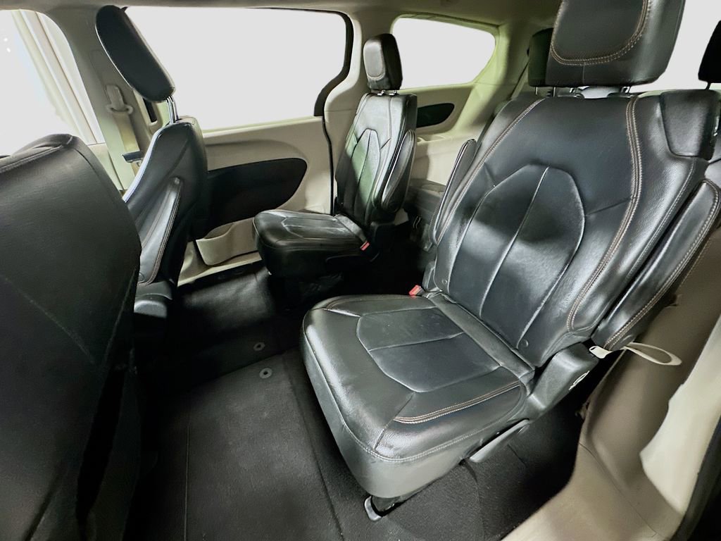 Used 2017 Chrysler Pacifica Touring-L image 24