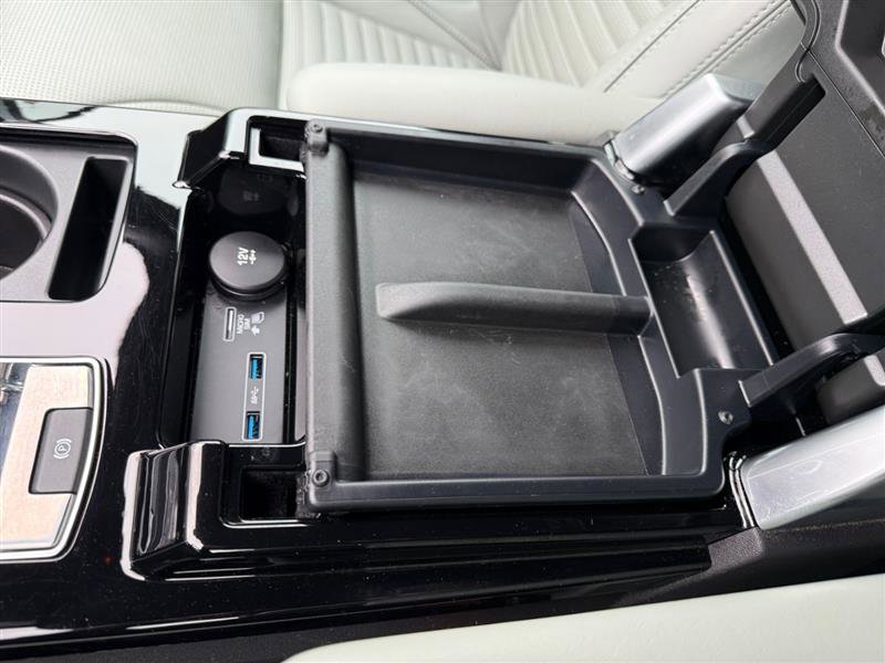 Used 2019 Land Rover Discovery HSE Luxury image 30