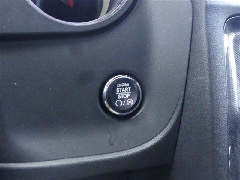 Used 2014 Dodge Challenger SXT RWD image 13