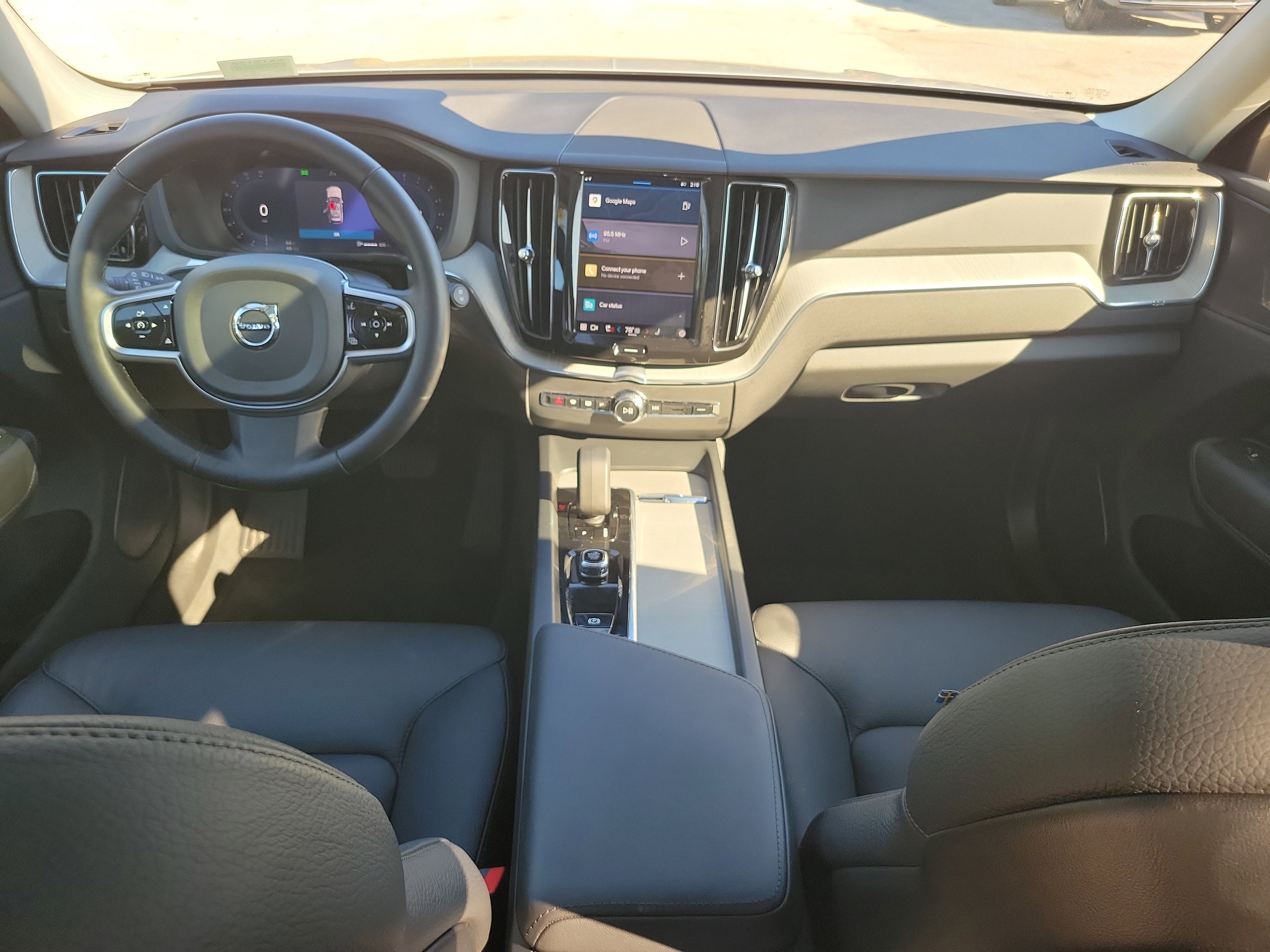 Used 2025 Volvo XC60 B5 Plus image 29