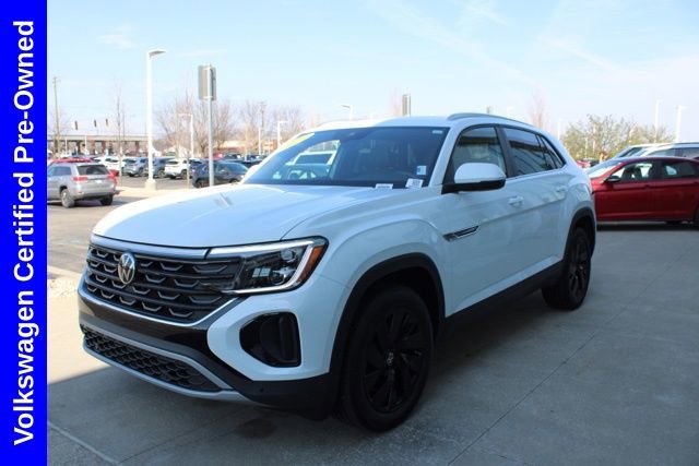 Used 2025 Volkswagen Atlas Cross Sport SE w/ Panoramic Sunroof Package image 3
