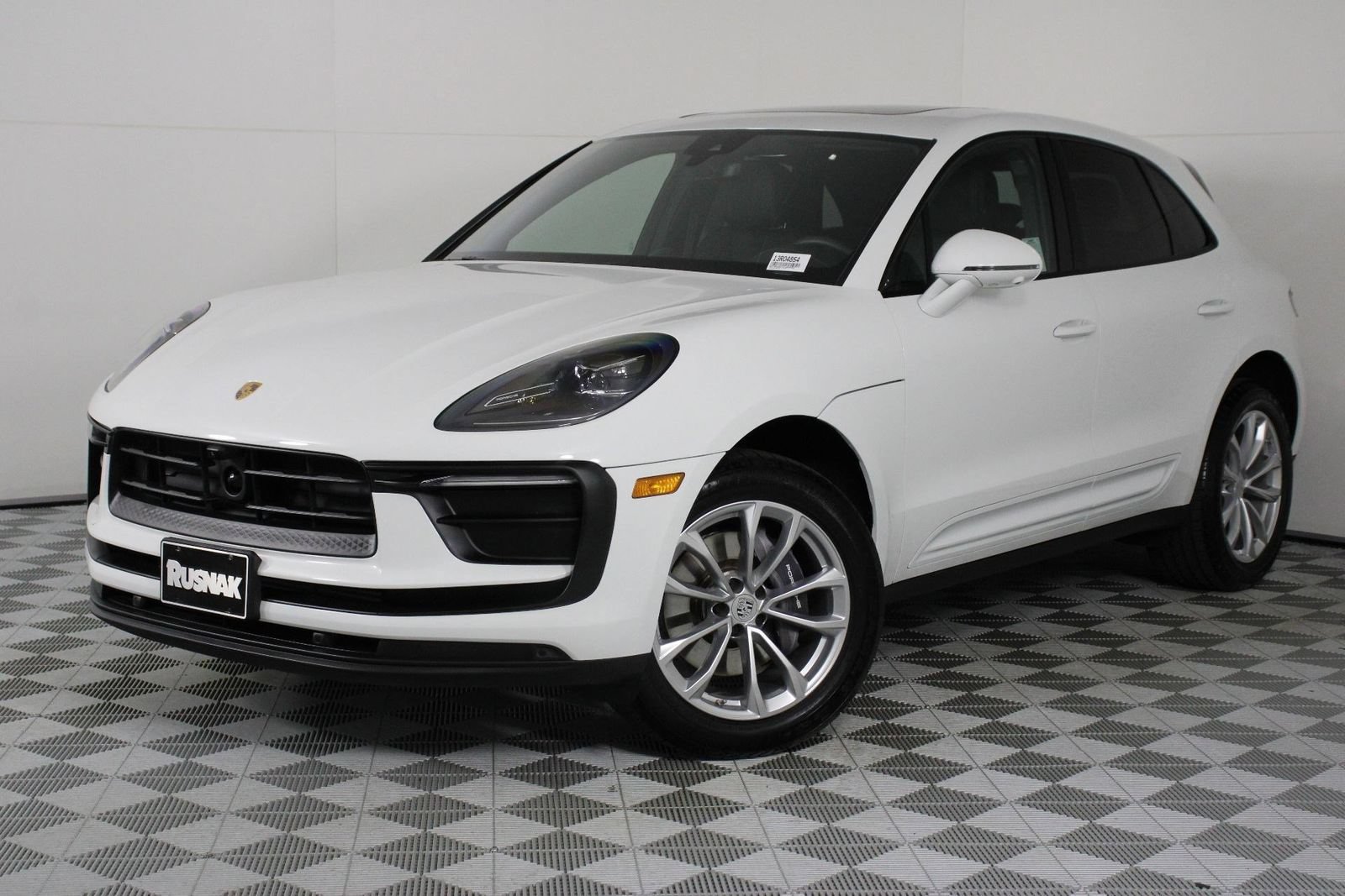 Certified 2026 Porsche Macan AWD/4WD image 1
