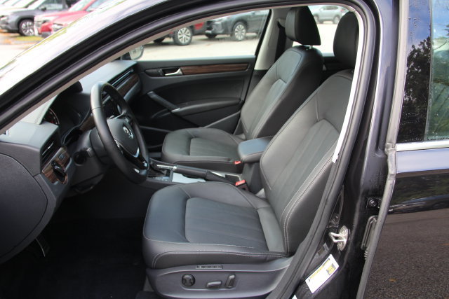 Used 2020 Volkswagen Passat 2.0T SEL FWD image 17