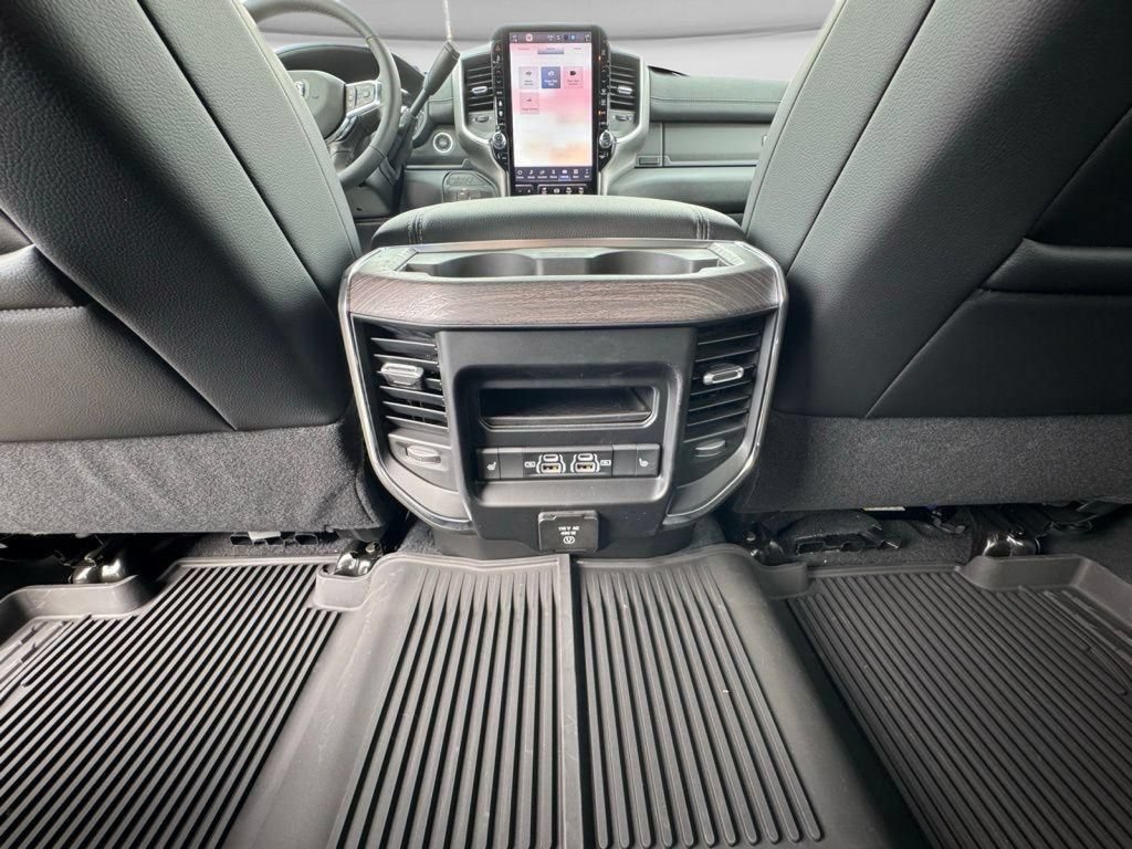 New 2026 RAM 2500 Laramie AWD/4WD image 14