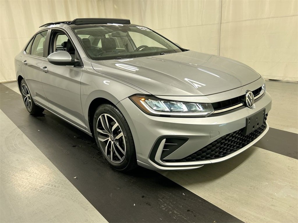 Certified 2025 Volkswagen Jetta SE