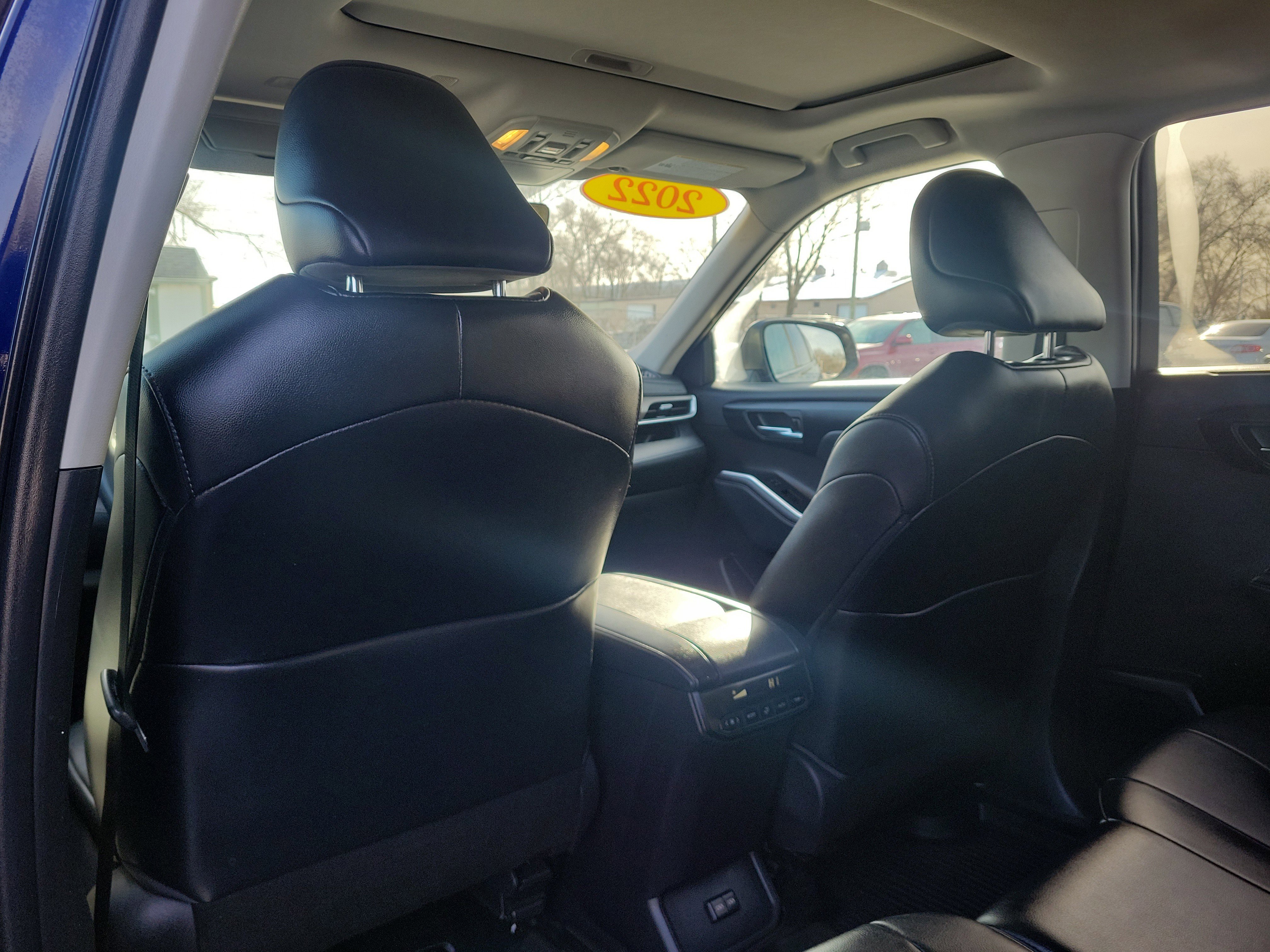 Used 2022 Toyota Highlander XLE image 10