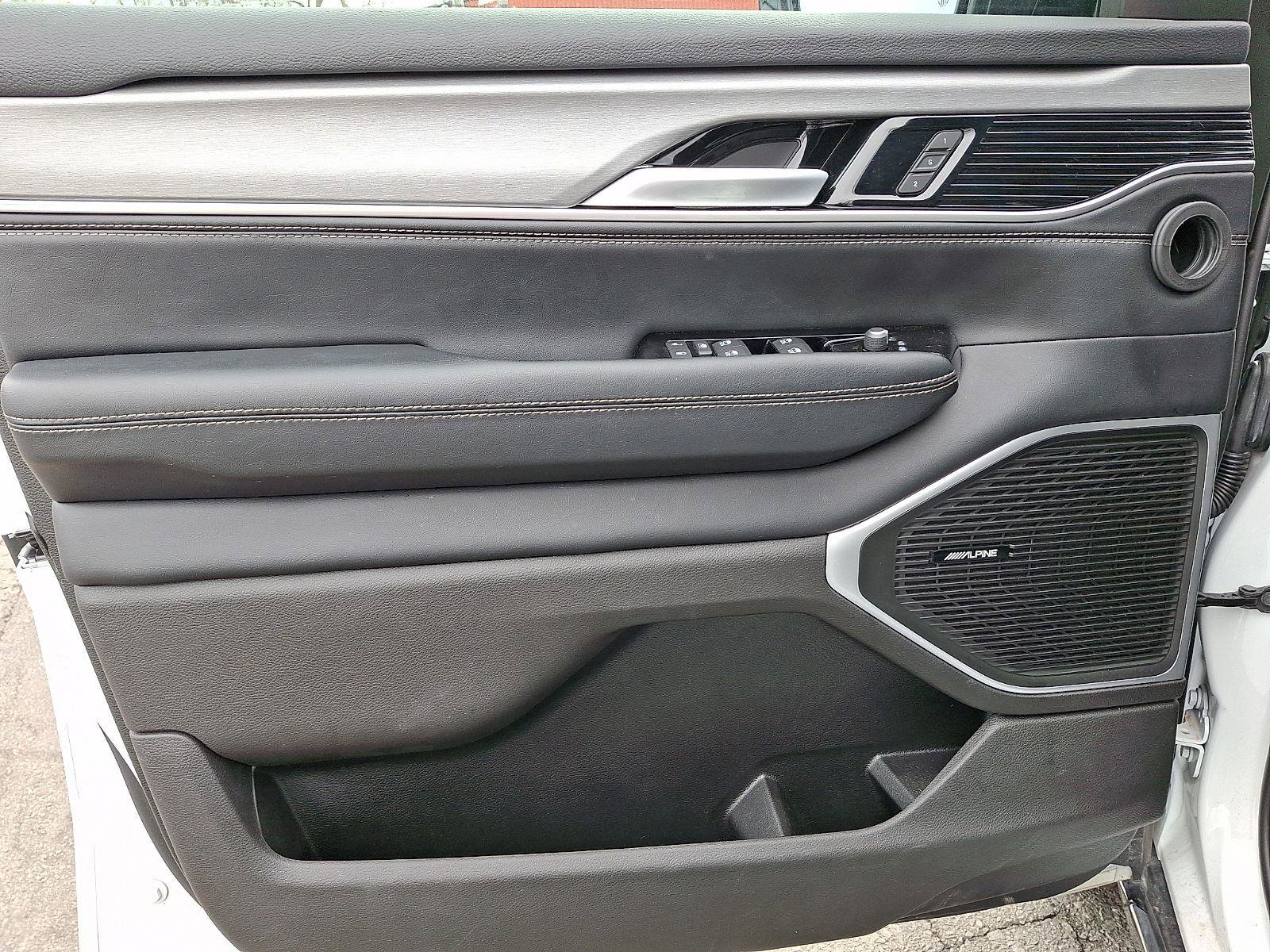 Certified 2025 Jeep Wagoneer L 4WD image 16