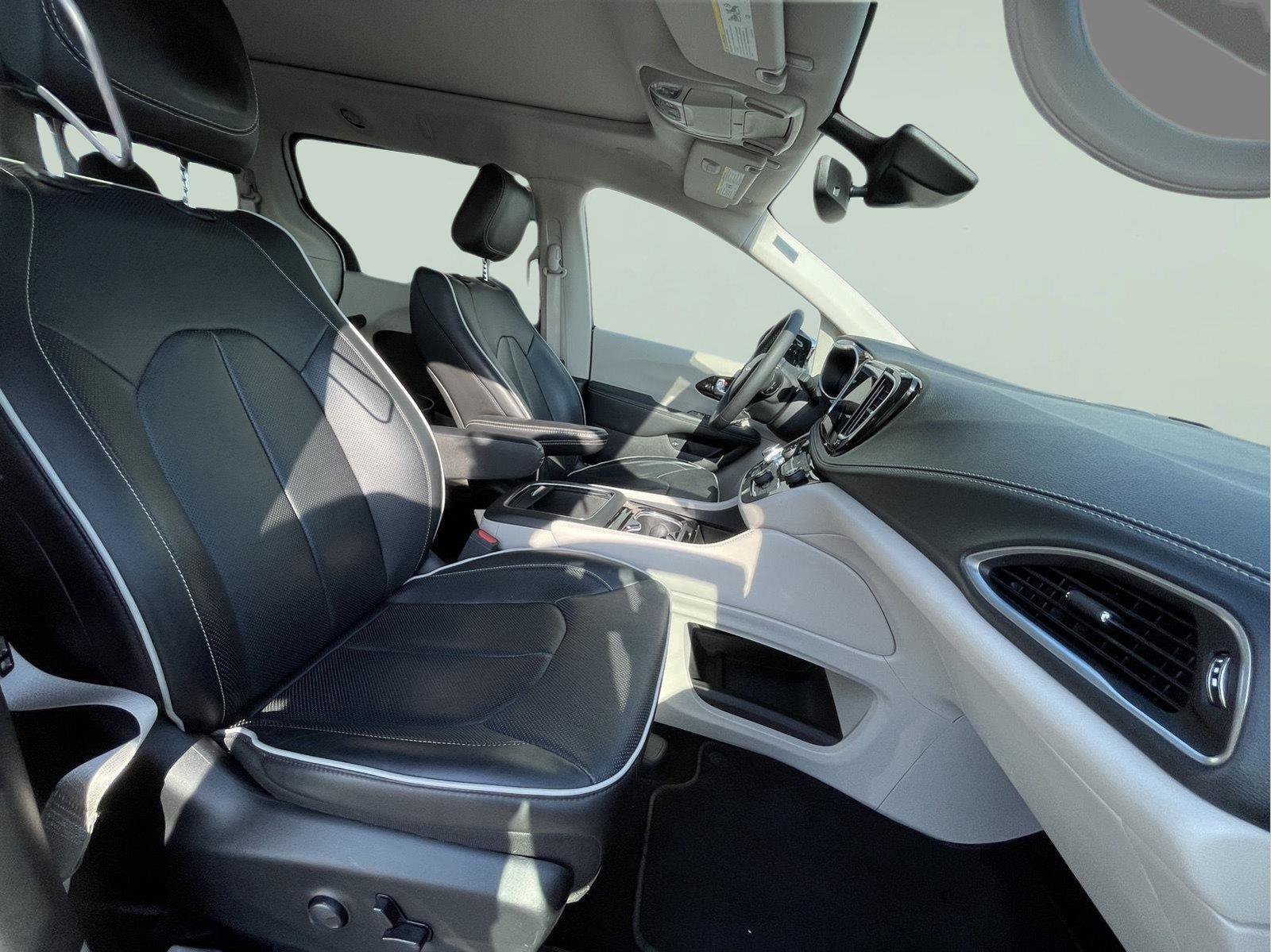 Used 2023 Chrysler Pacifica Limited FWD image 20