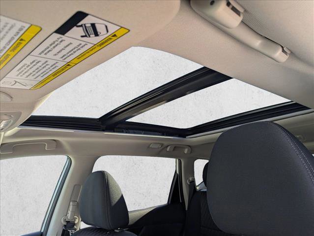 Used 2017 Nissan Rogue SV image 15