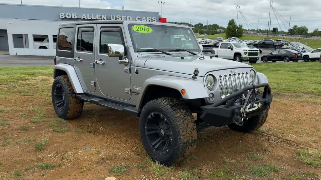 Used 2014 Jeep Wrangler Unlimited Sahara w/ Connectivity Group AWD/4WD image 9