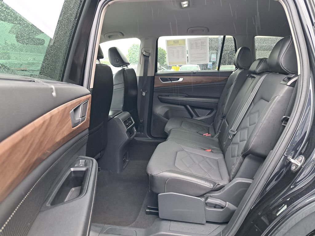 Used 2024 Volkswagen Atlas SE AWD/4WD image 12