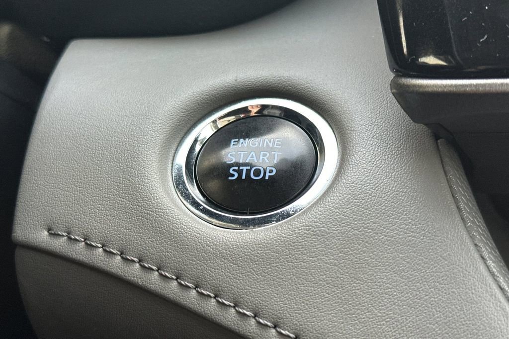 Used 2022 Toyota Highlander LE image 24