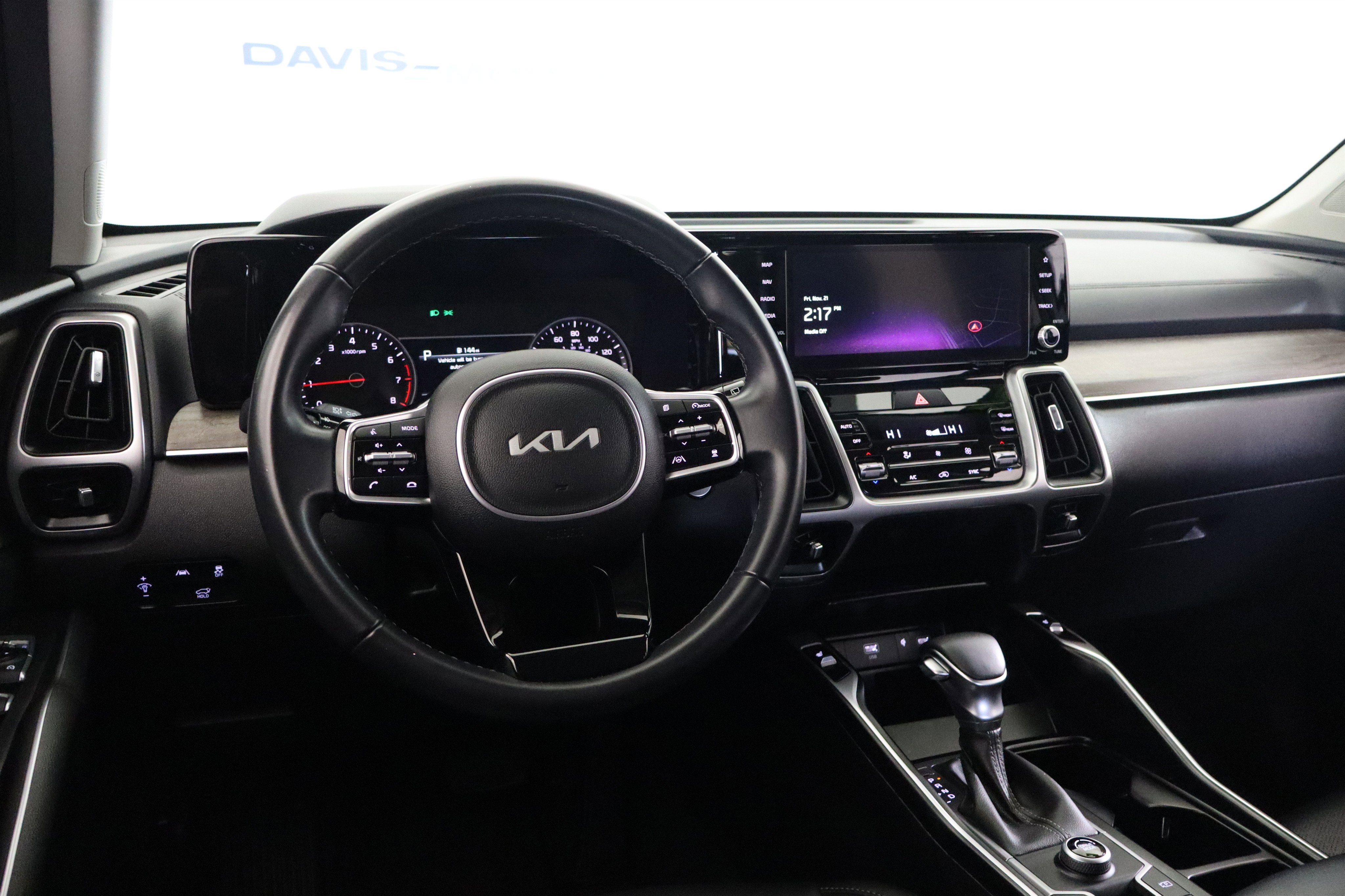 Used 2023 Kia Sorento EX image 16