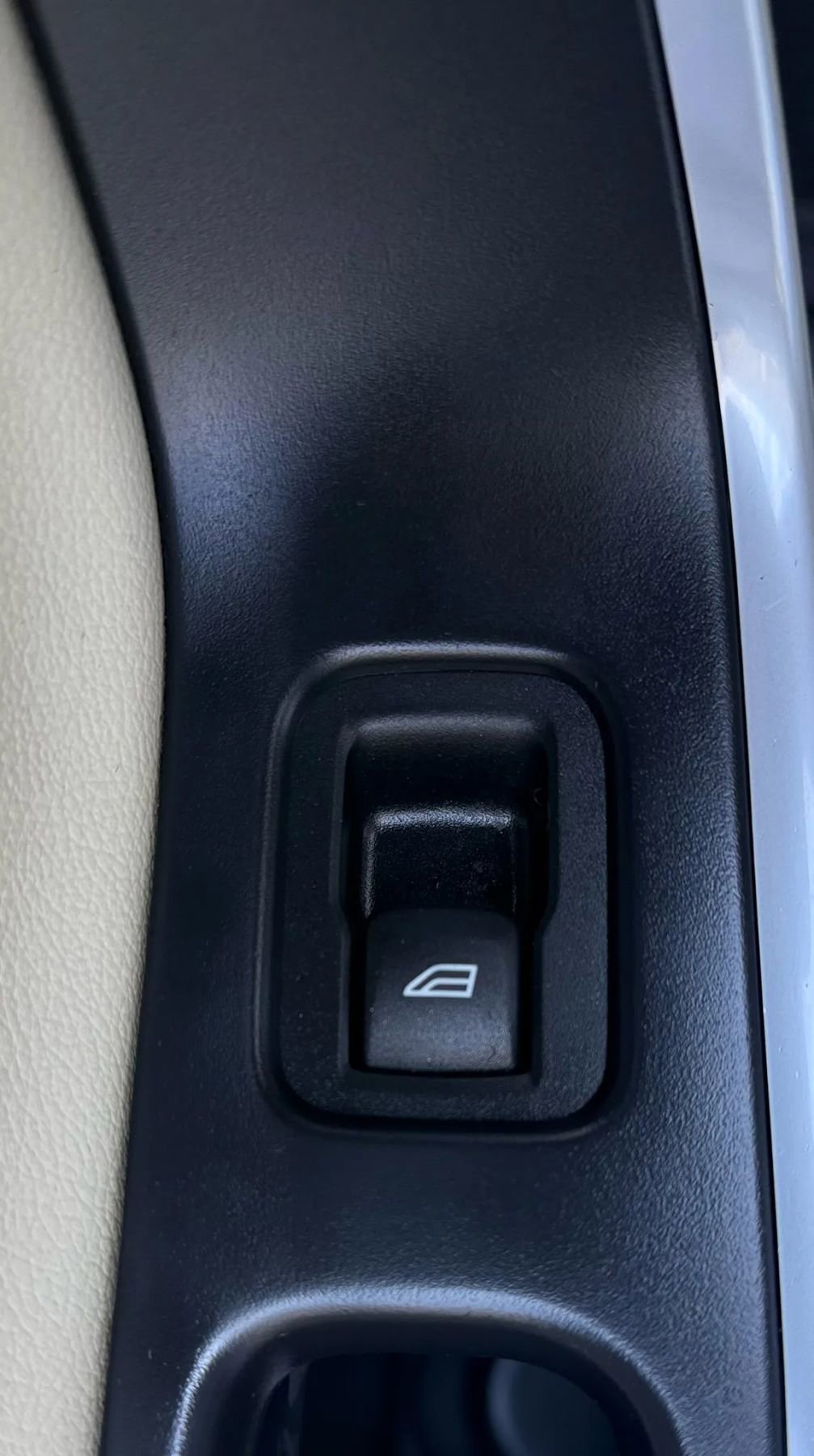 Used 2017 Volvo XC60 T6 Dynamic w/ Preferred Option Package image 31