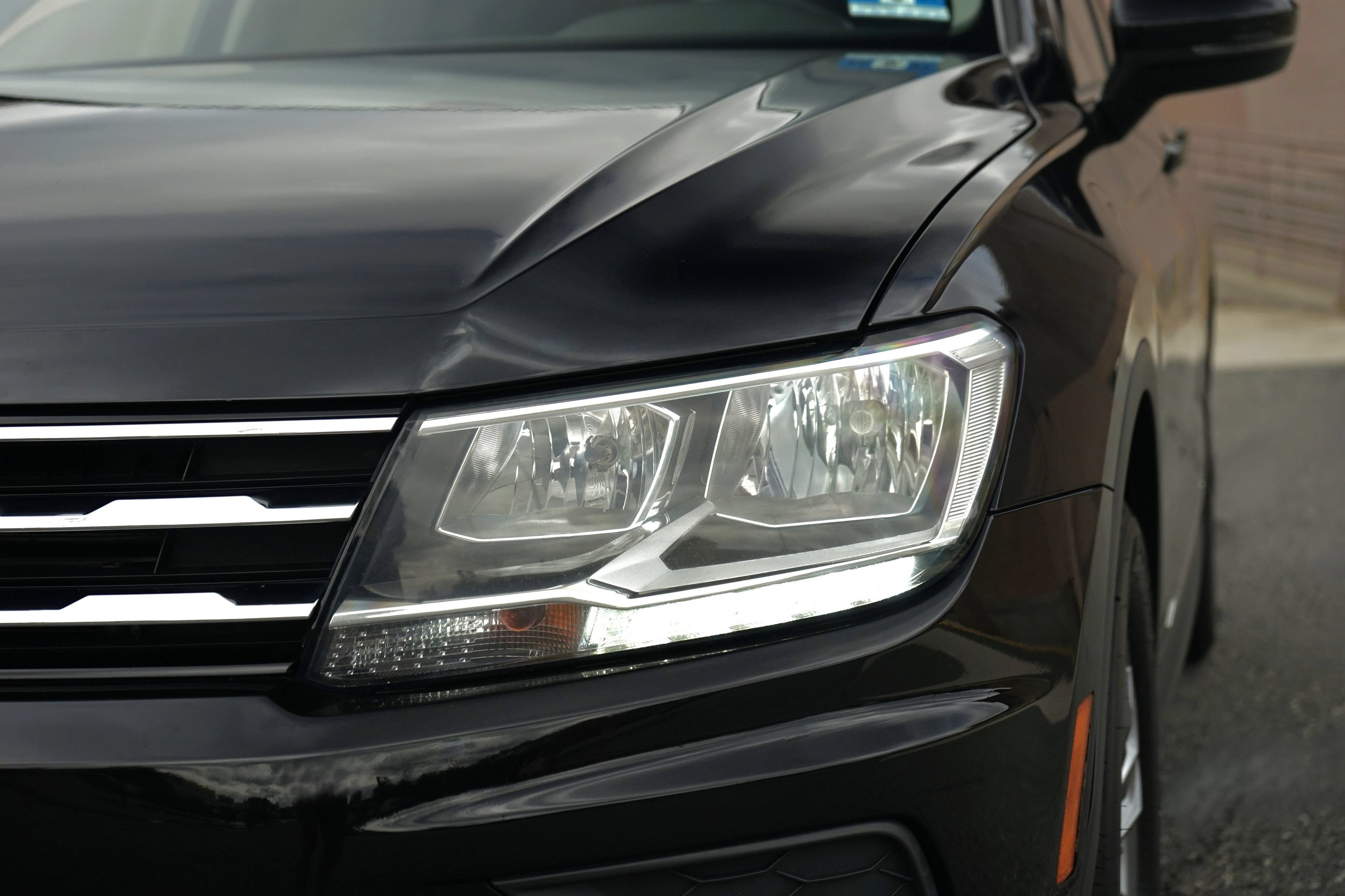 Used 2020 Volkswagen Tiguan SEL w/ 3rd Row Seat Package AWD/4WD image 8