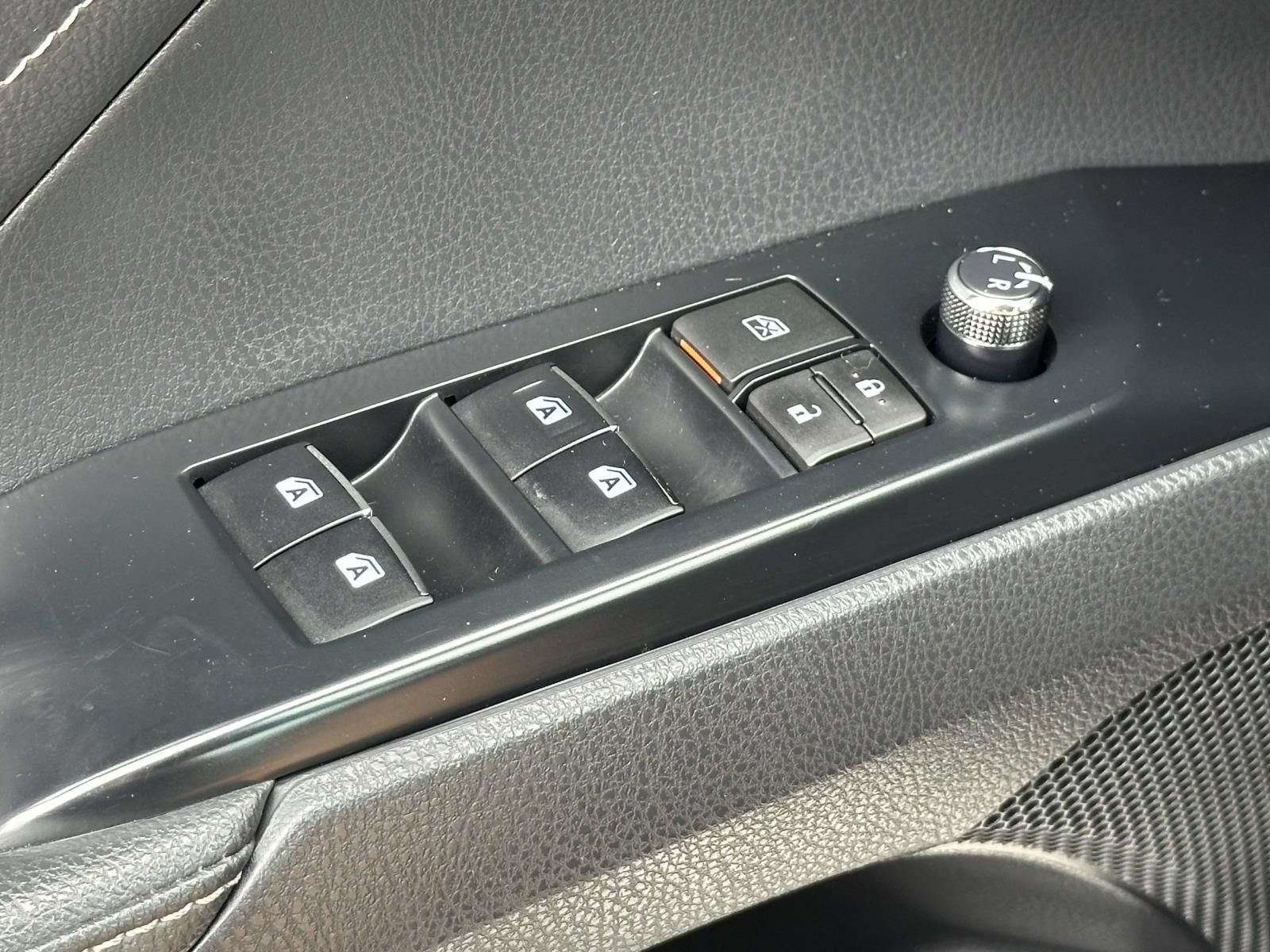 Used 2018 Toyota Camry XSE FWD image 15