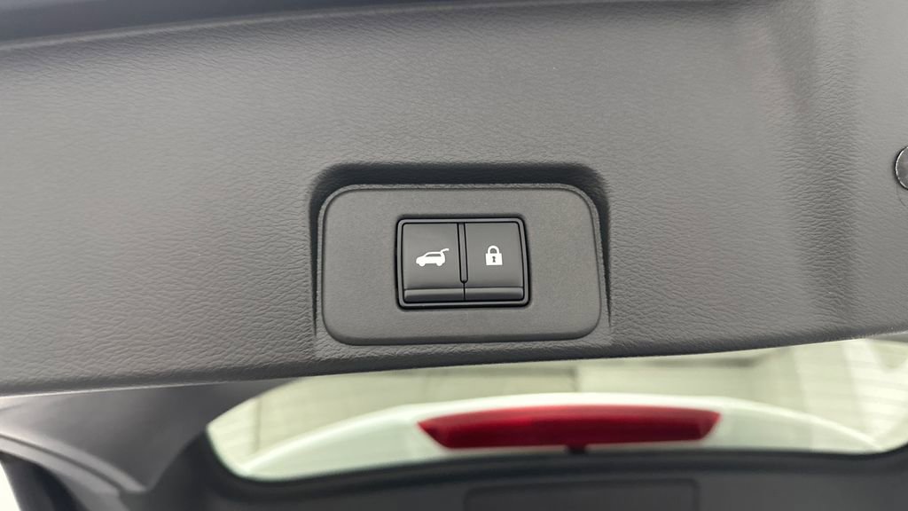 Used 2024 Nissan Rogue SV image 19