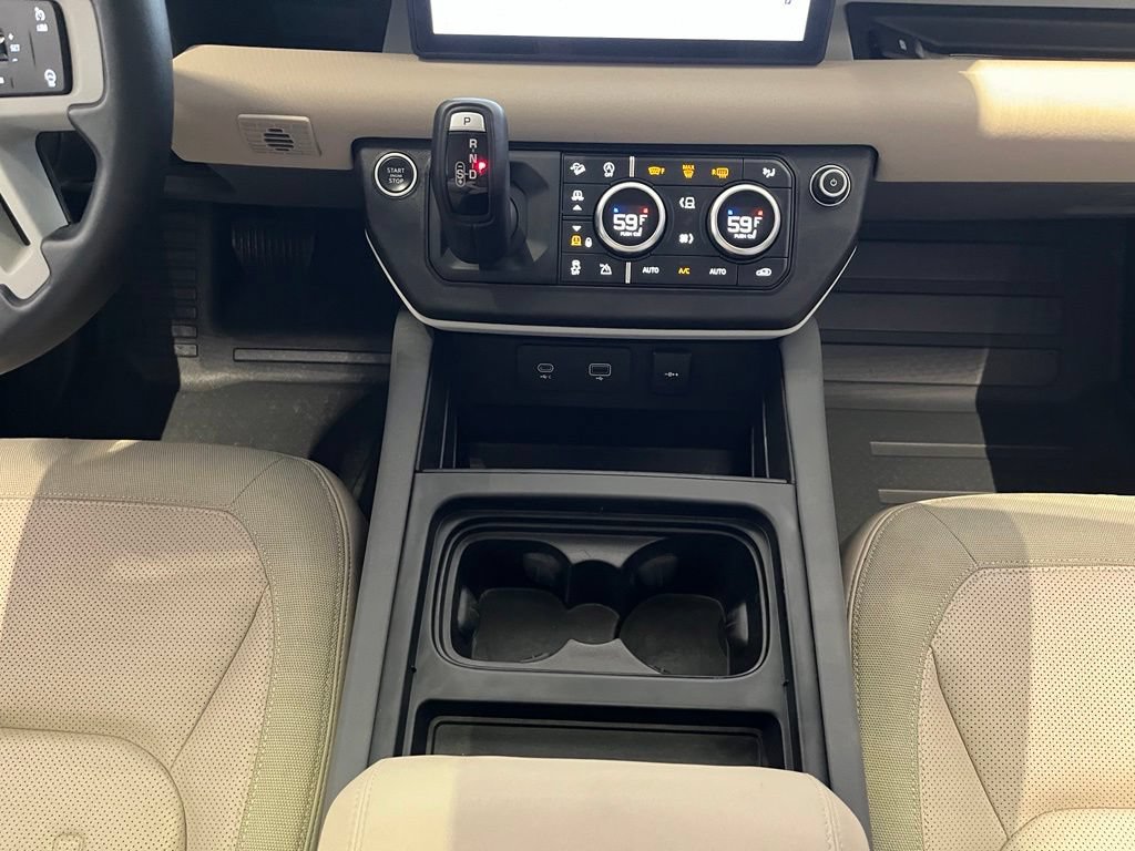 Certified 2020 Land Rover Defender 110 S AWD/4WD image 35