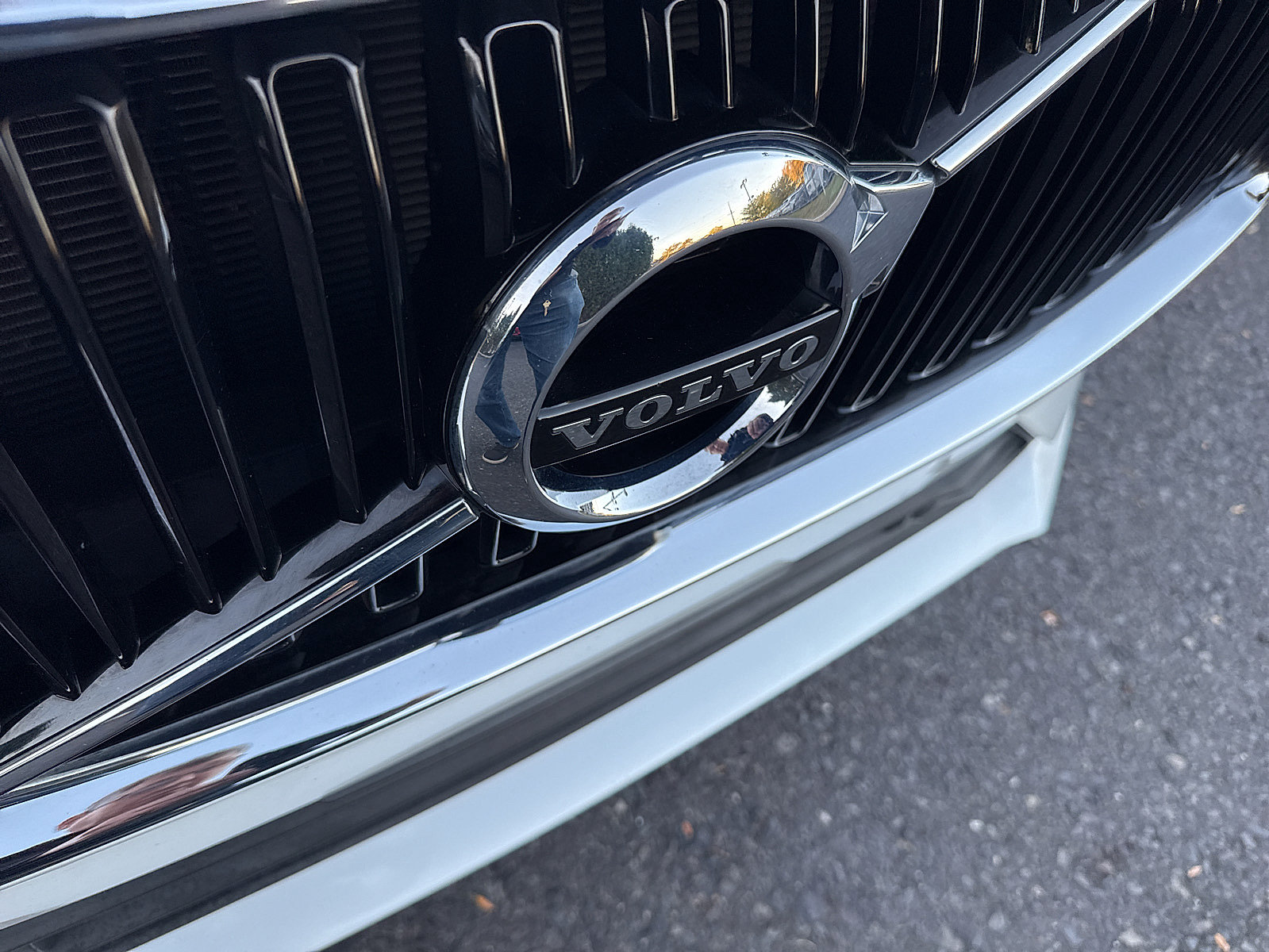 Used 2019 Volvo XC60 T5 Momentum w/ Multimedia Package AWD/4WD image 31