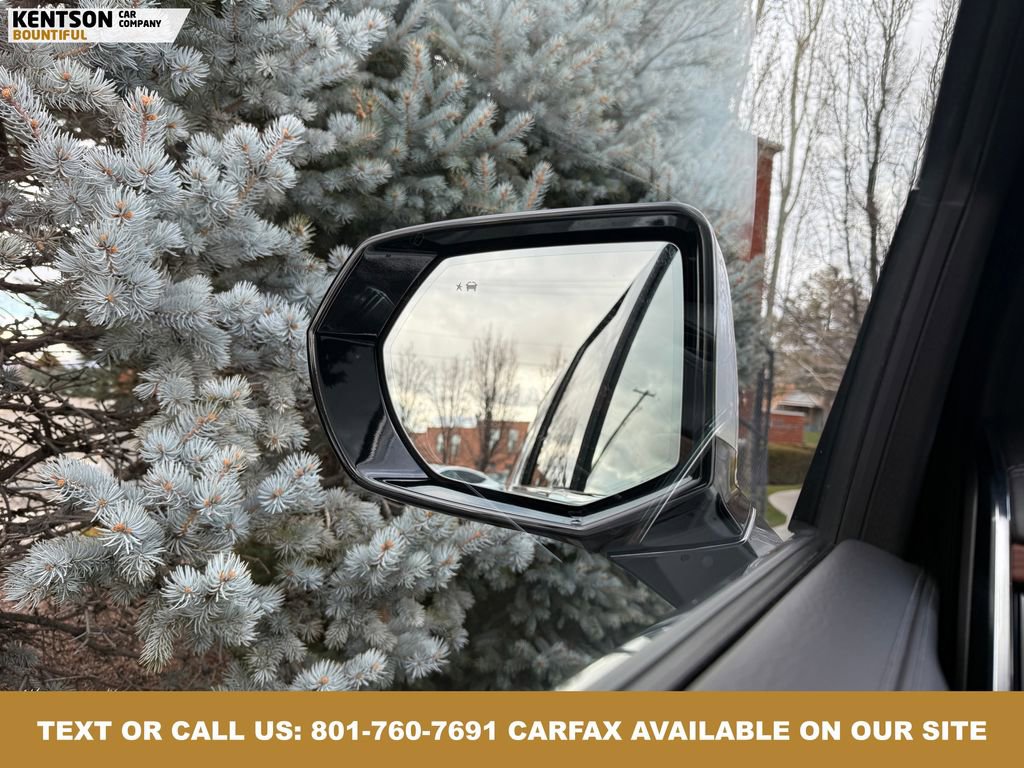 Used 2025 GMC Yukon XL Denali image 23