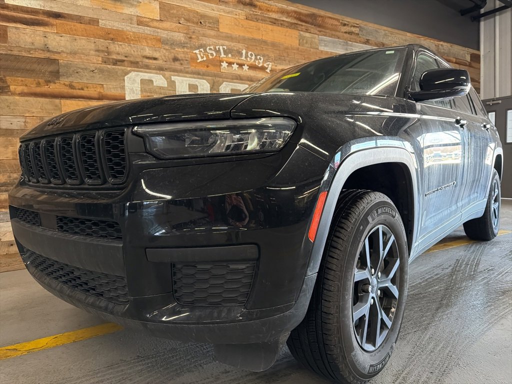 Used 2025 Jeep Grand Cherokee L Altitude image 9