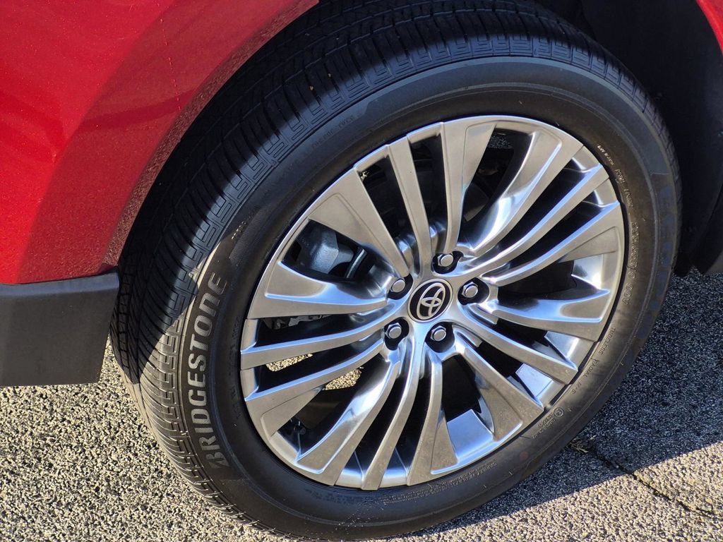 Used 2024 Toyota Venza Limited AWD/4WD image 7