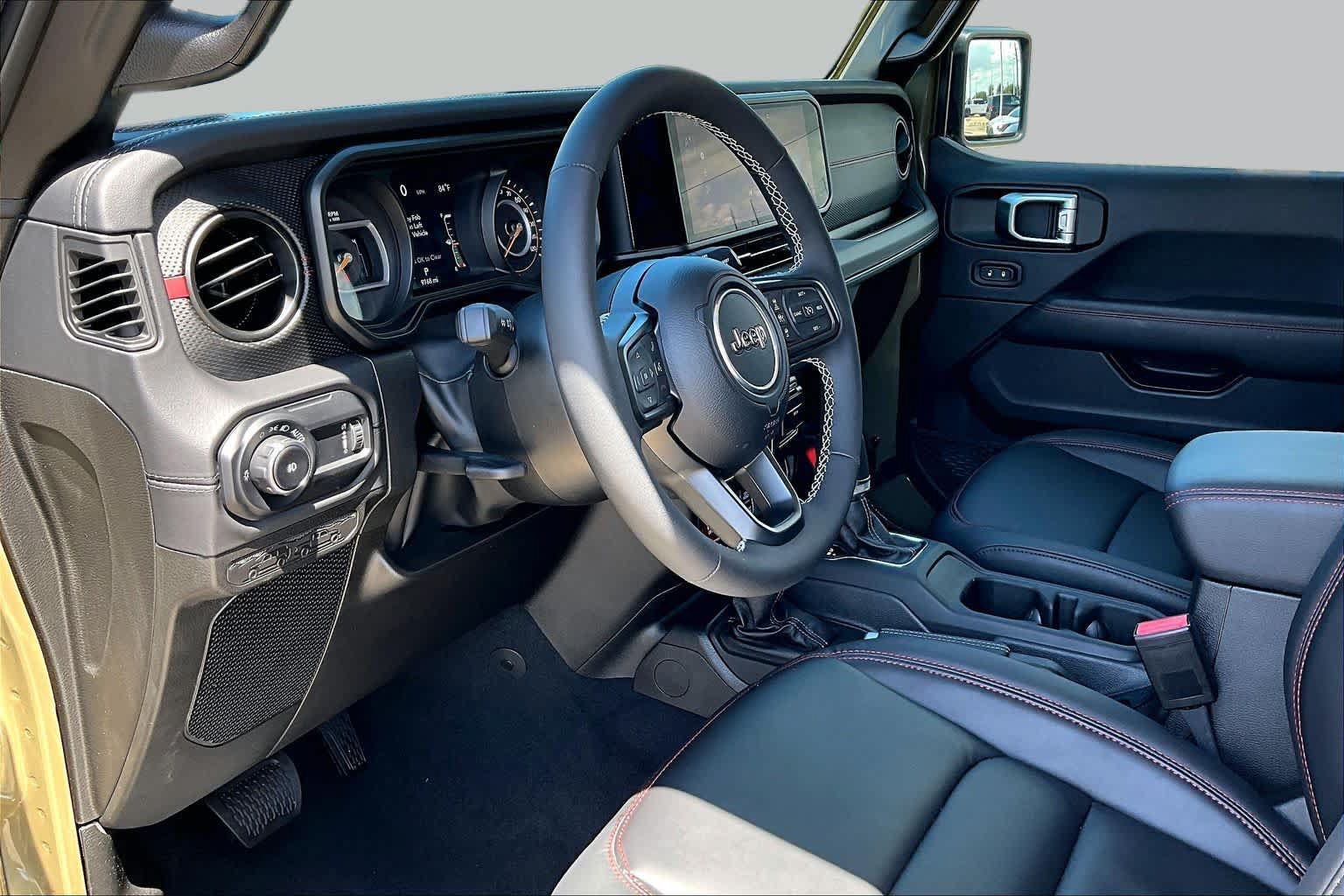 Used 2025 Jeep Wrangler Unlimited Rubicon w/ Convenience Group AWD/4WD image 18