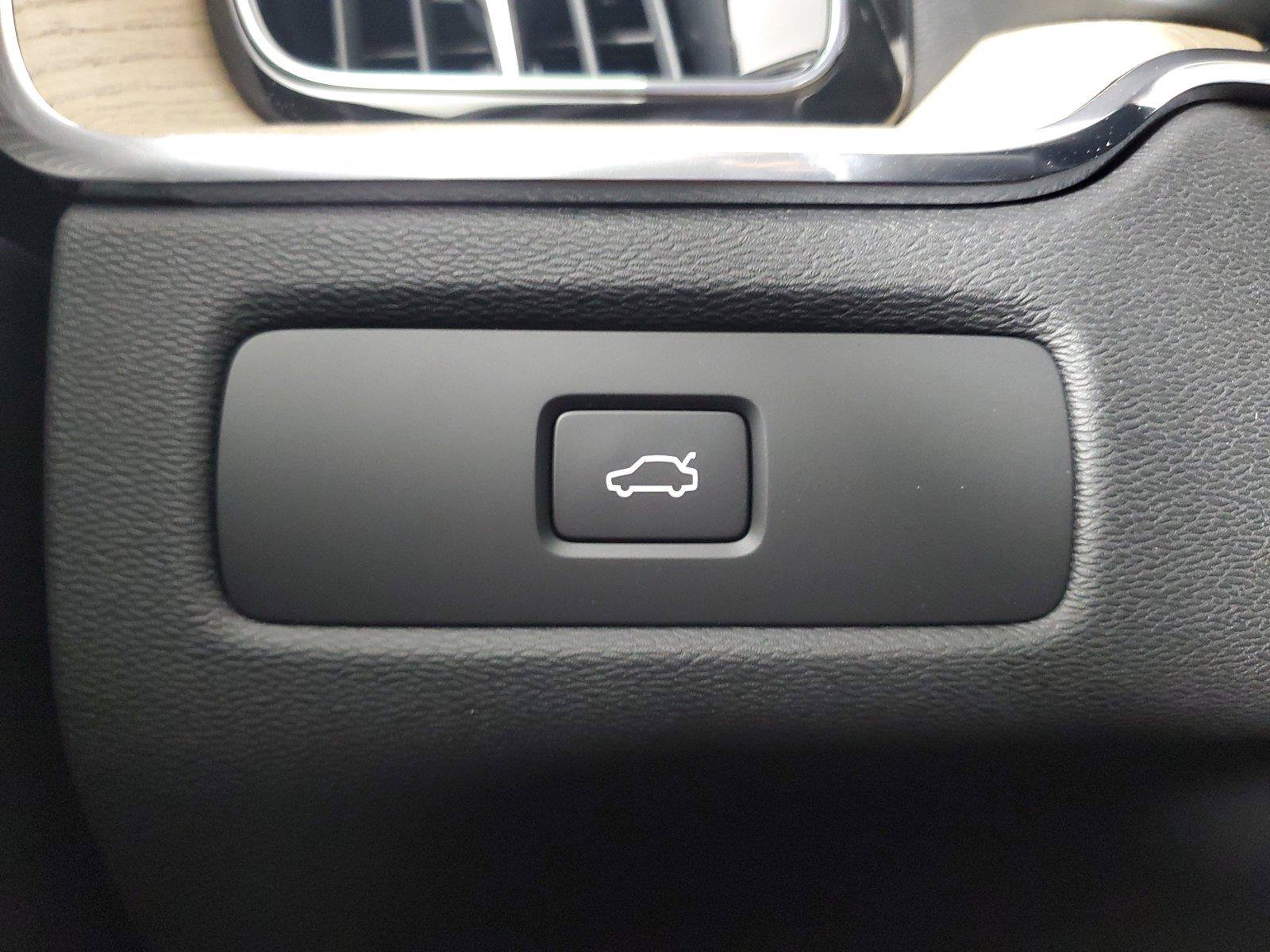 New 2027 Volvo XC60 B5 Plus AWD/4WD image 35