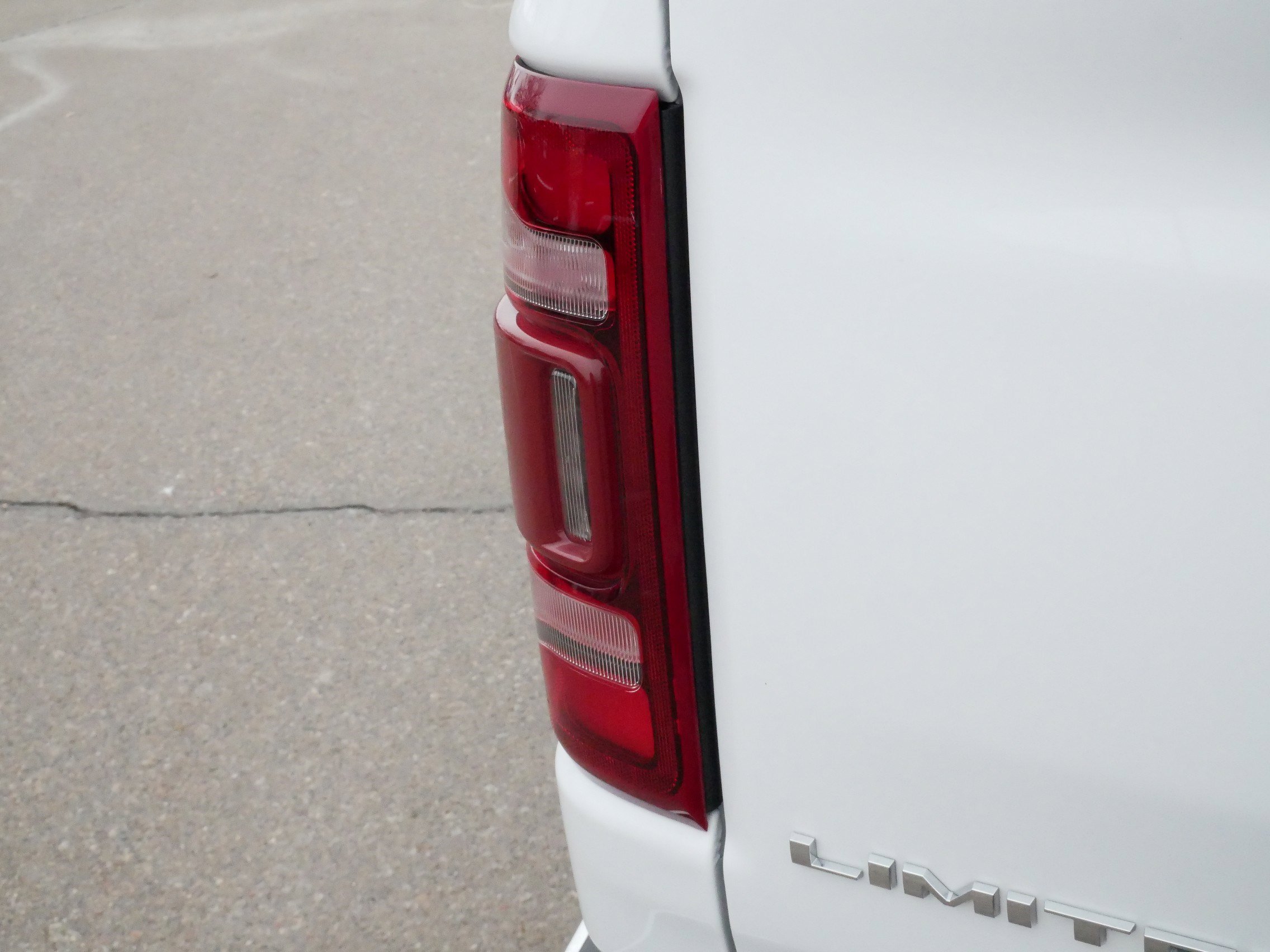 Used 2024 RAM 1500 Limited AWD/4WD image 17