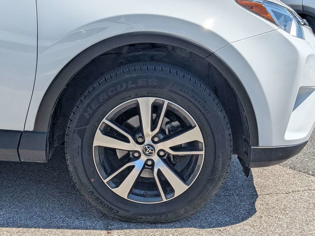 Used 2018 Toyota RAV4 XLE AWD/4WD image 10
