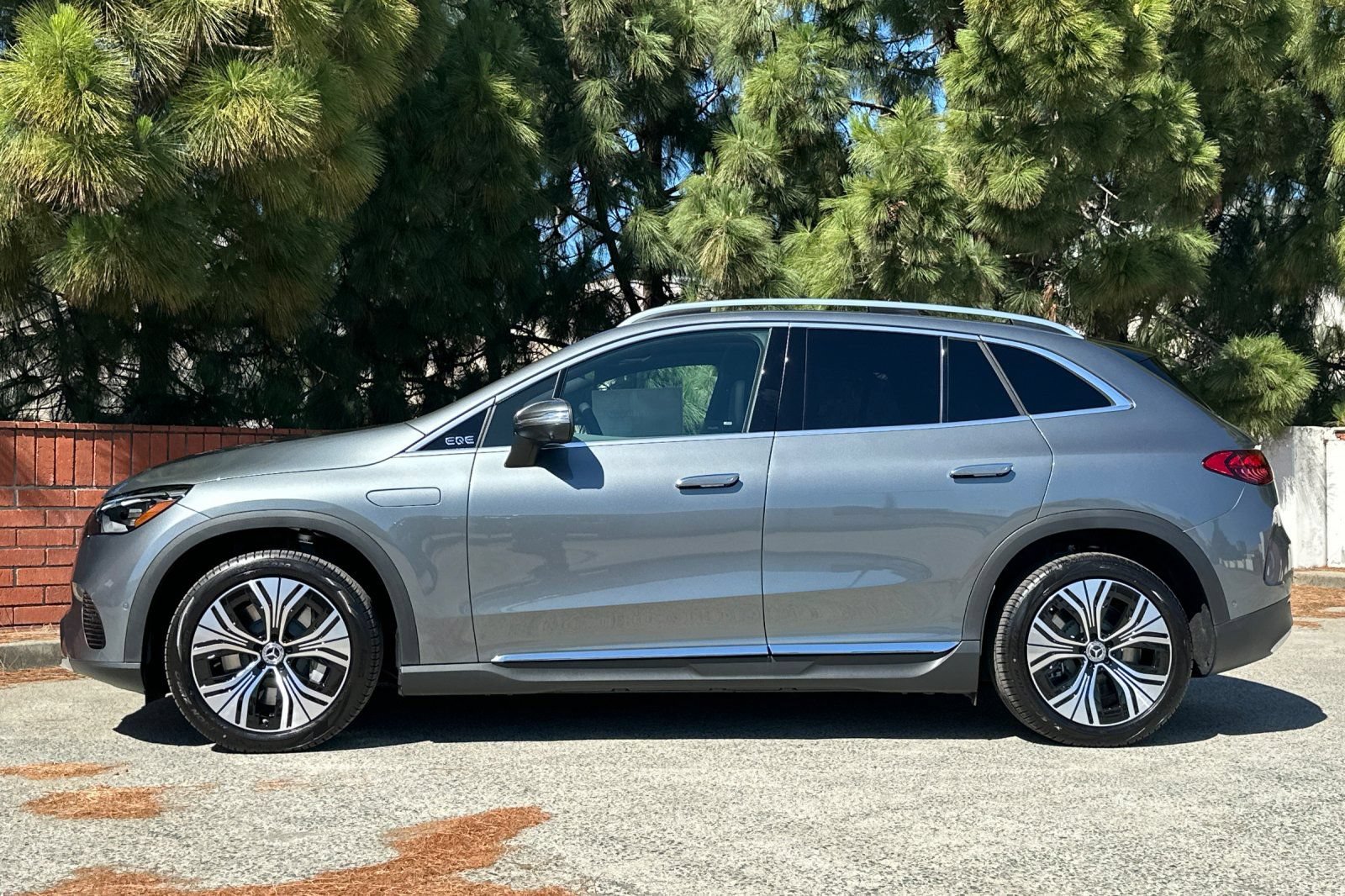New 2026 Mercedes-Benz EQE 320 4MATIC SUV image 7
