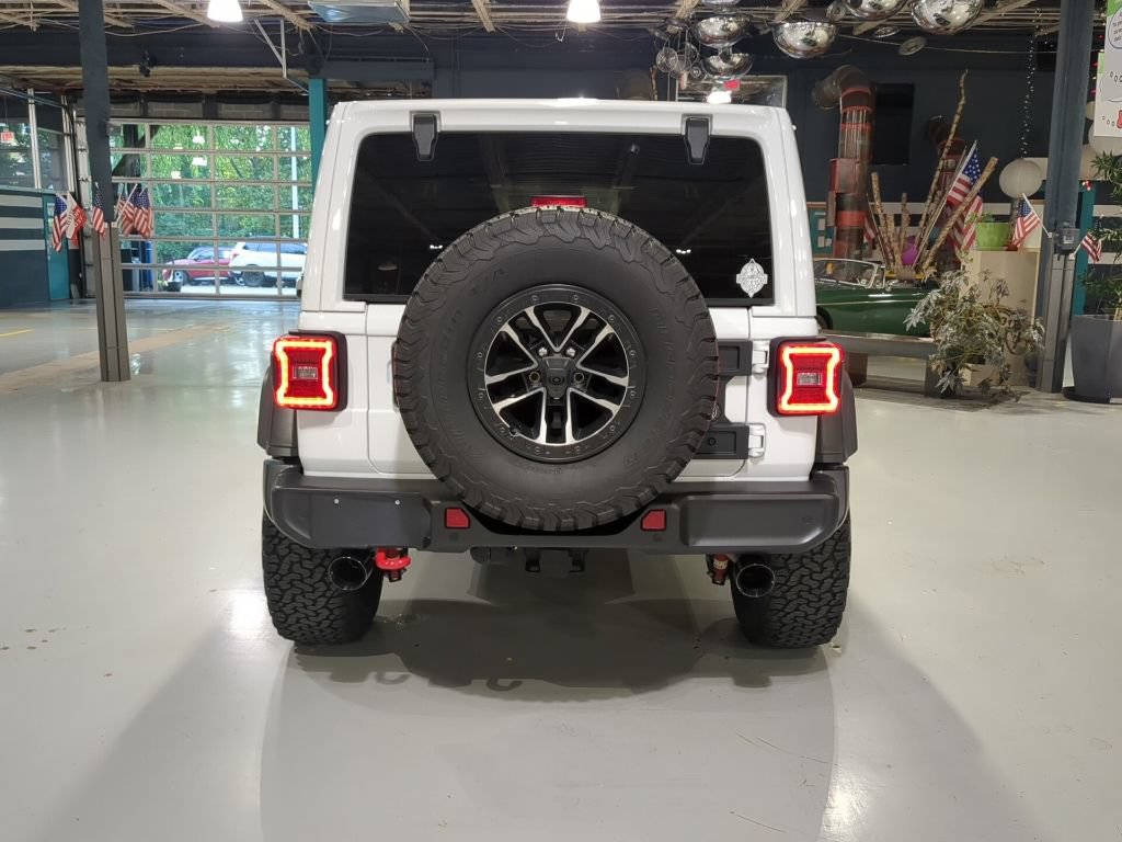 Used 2024 Jeep Wrangler Unlimited Rubicon w/ XTREMEE 35" Tire Package AWD/4WD image 9