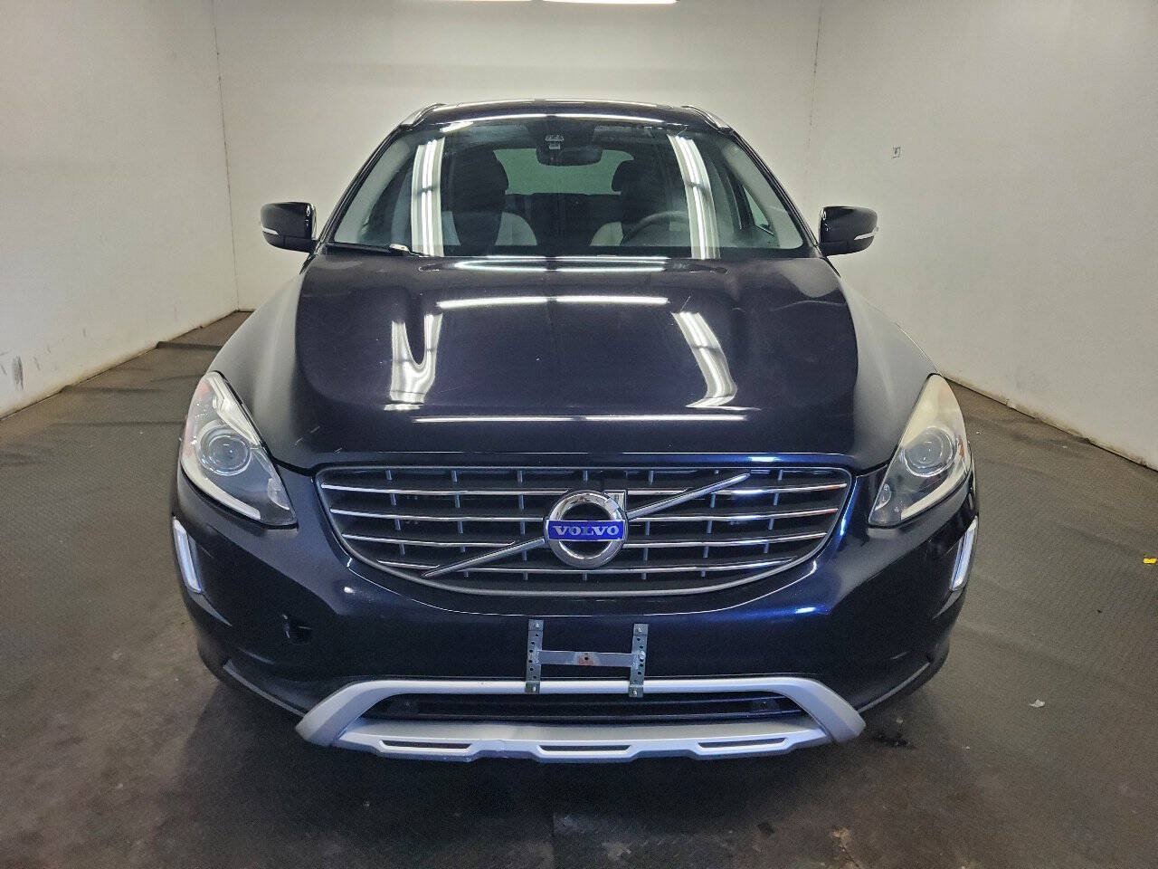 Used 2017 Volvo XC60 T5 Dynamic w/ Preferred Option Package AWD/4WD image 2