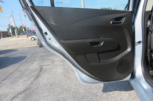 Used 2017 Chevrolet Sonic LT w/ Convenience Package image 33