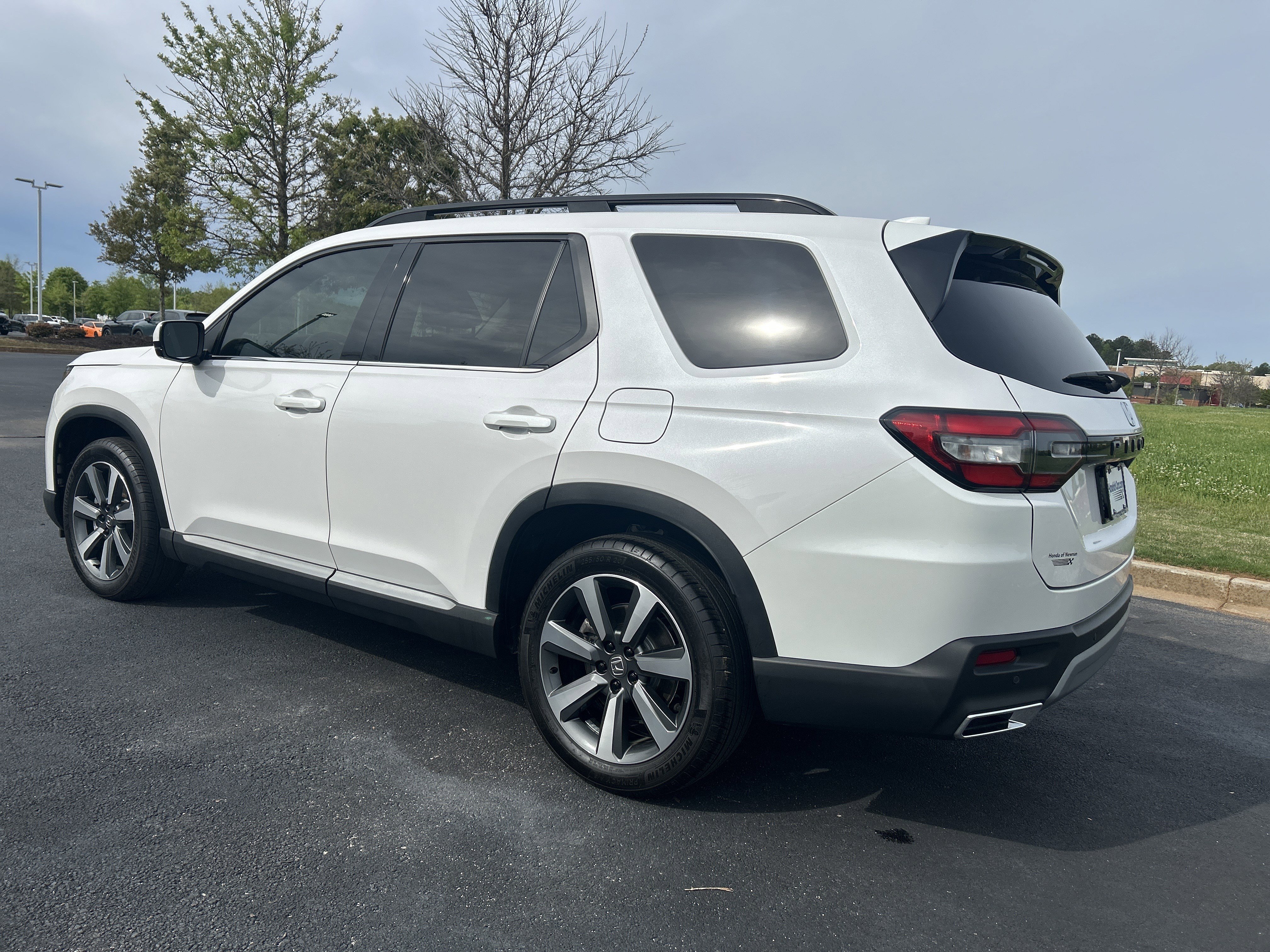 Certified 2025 Honda Pilot Touring image 7