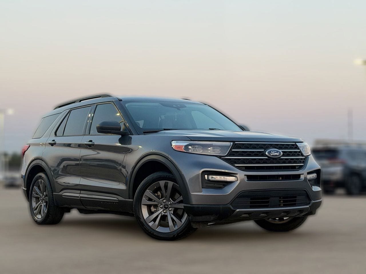 Used 2021 Ford Explorer XLT w/ Equipment Group 202A RWD image 2