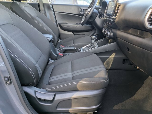 Used 2025 Hyundai Venue SEL image 25
