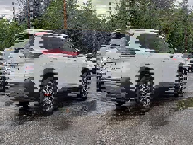 Used 2022 Nissan Rogue SV image 7