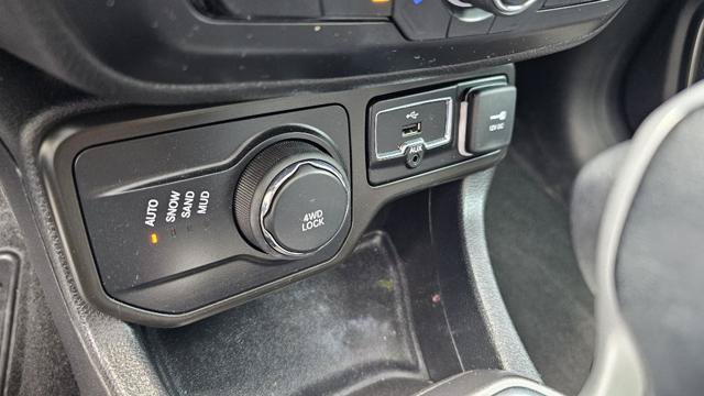 Used 2020 Jeep Renegade Altitude AWD/4WD image 20