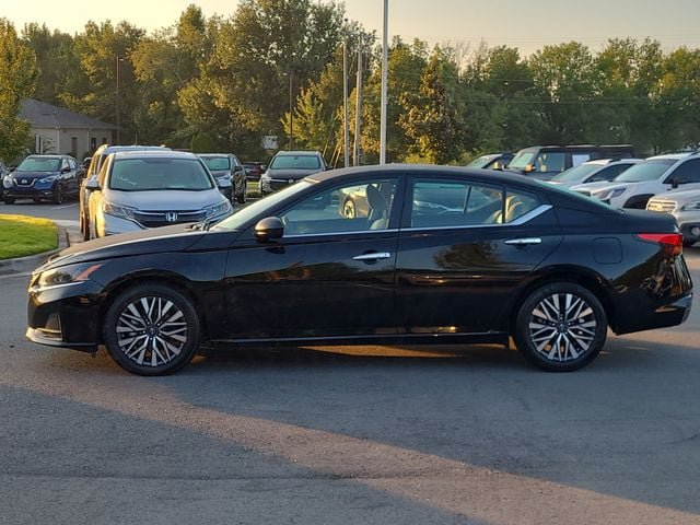 Used 2025 Nissan Altima 2.5 SV FWD image 6