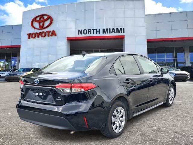 Used 2025 Toyota Corolla LE FWD image 4
