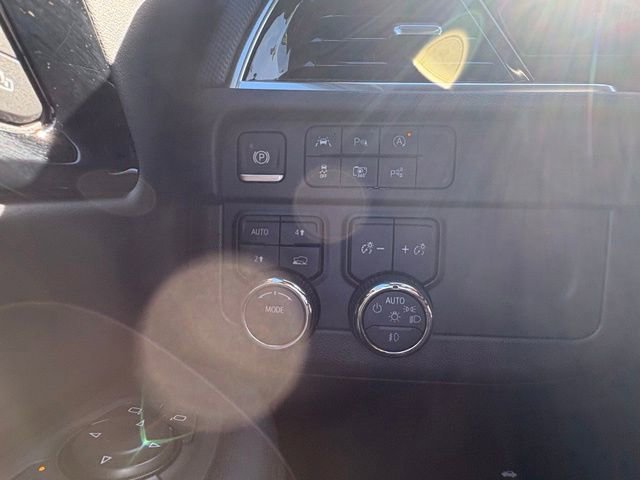 Used 2025 Chevrolet Suburban RST w/ Comfort Package AWD/4WD image 15