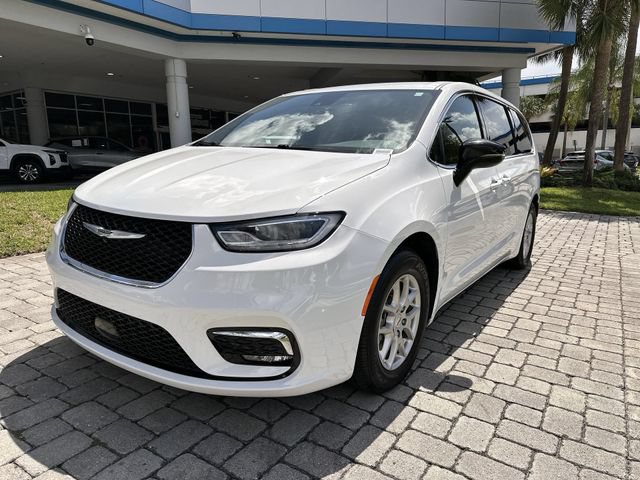 Used 2024 Chrysler Pacifica Touring FWD image 21