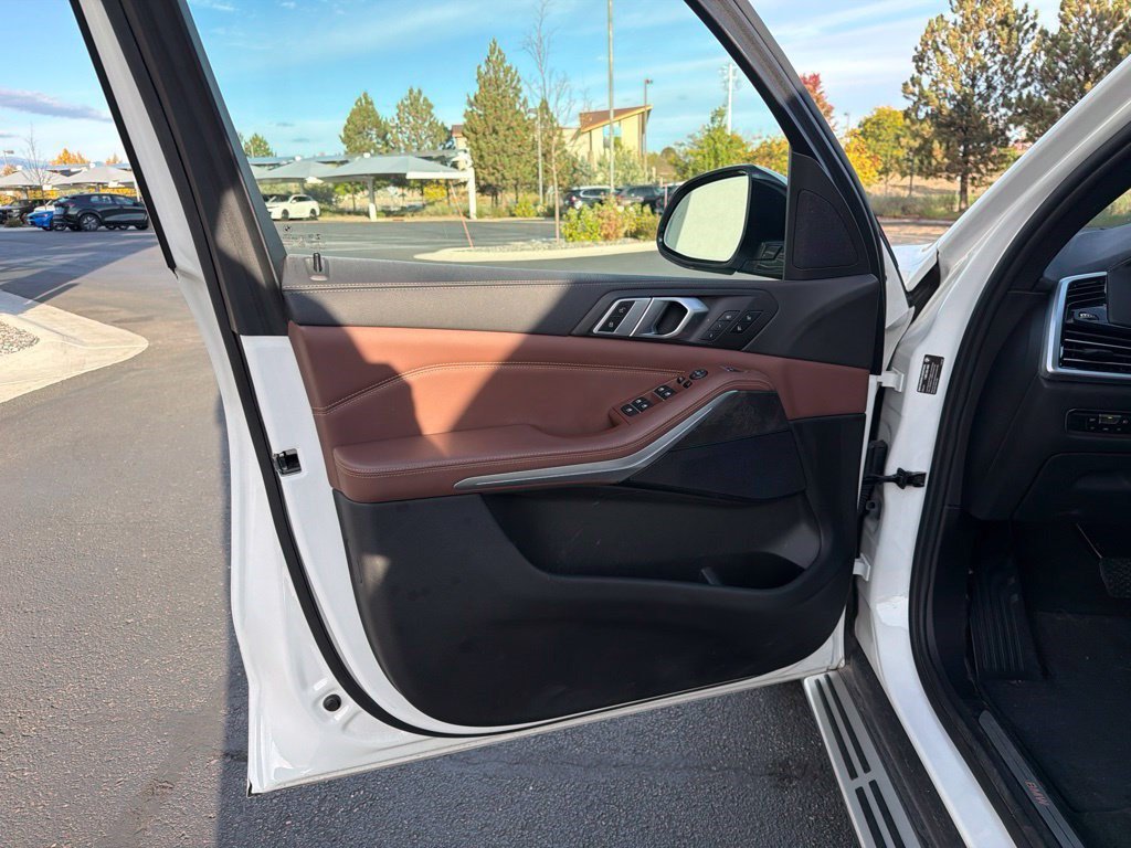 Used 2022 BMW X5 xDrive40i AWD/4WD image 9