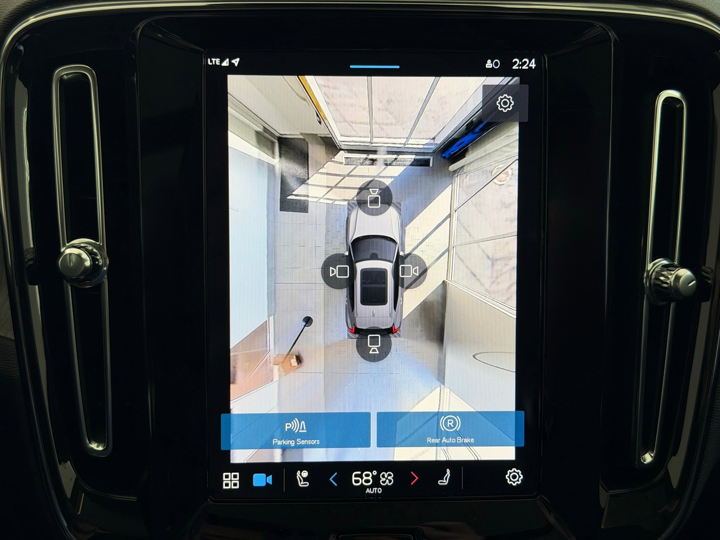 Certified 2025 Volvo XC40 B5 Plus image 19