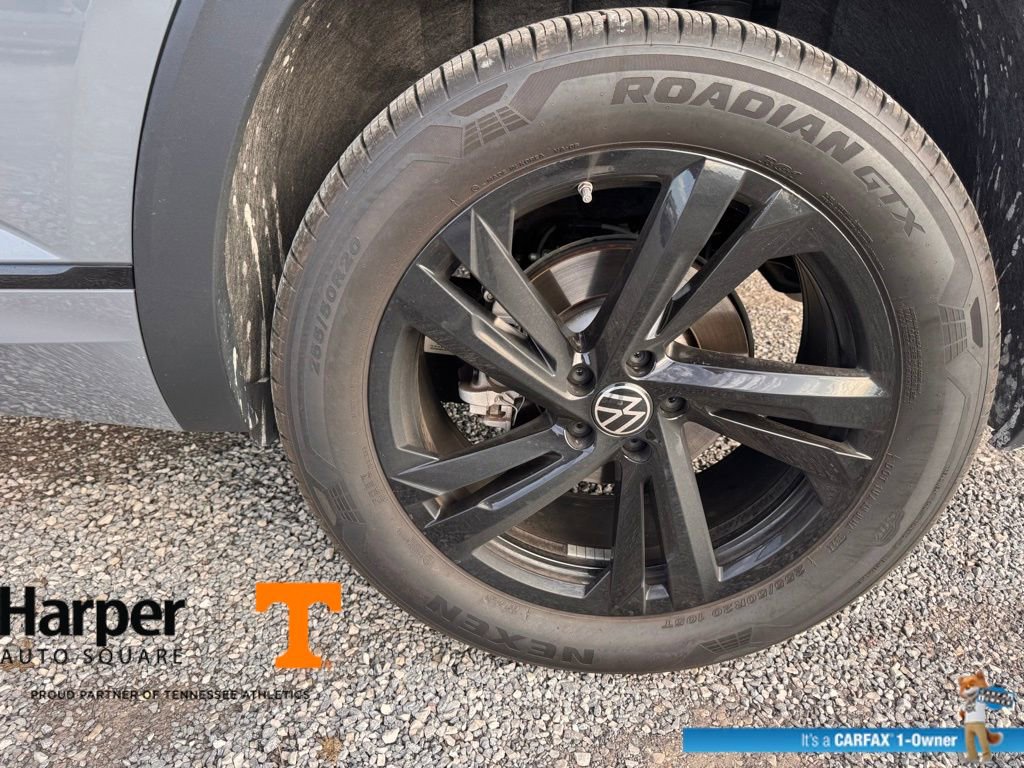 Used 2025 Volkswagen Atlas Cross Sport SEL R-Line image 19